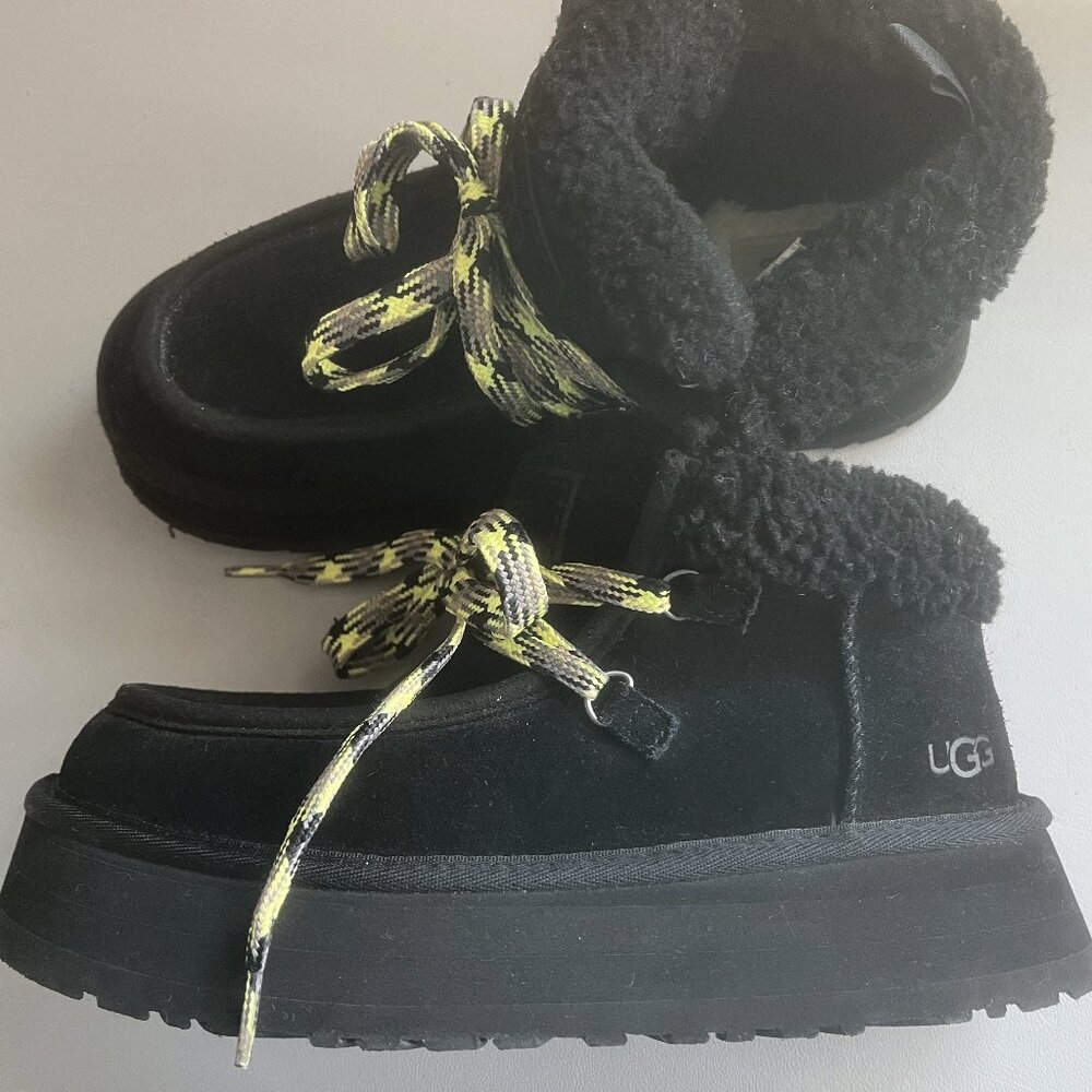 Ugg Classic Mini Platform Tied Series Black Ankle Boots - size 8
